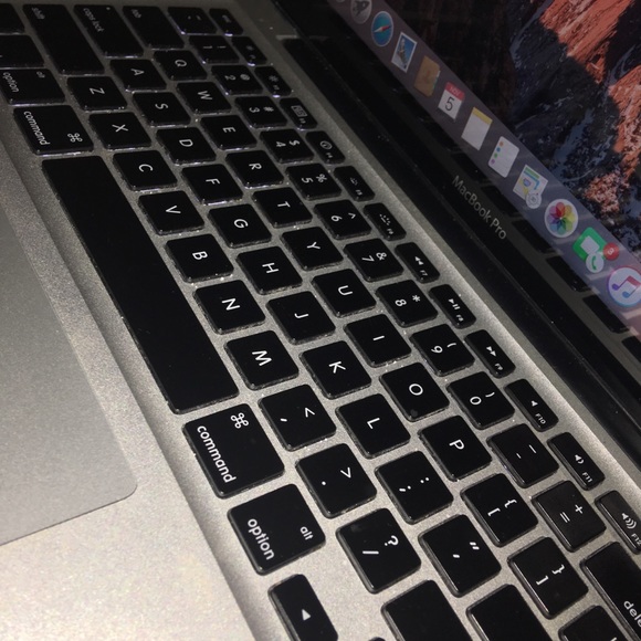 MACBOOK PRO - Picture 6 of 8